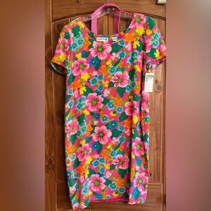 Albert Nipon silk sheath dress with side zipper. Size: 10. 100% silk. NWT